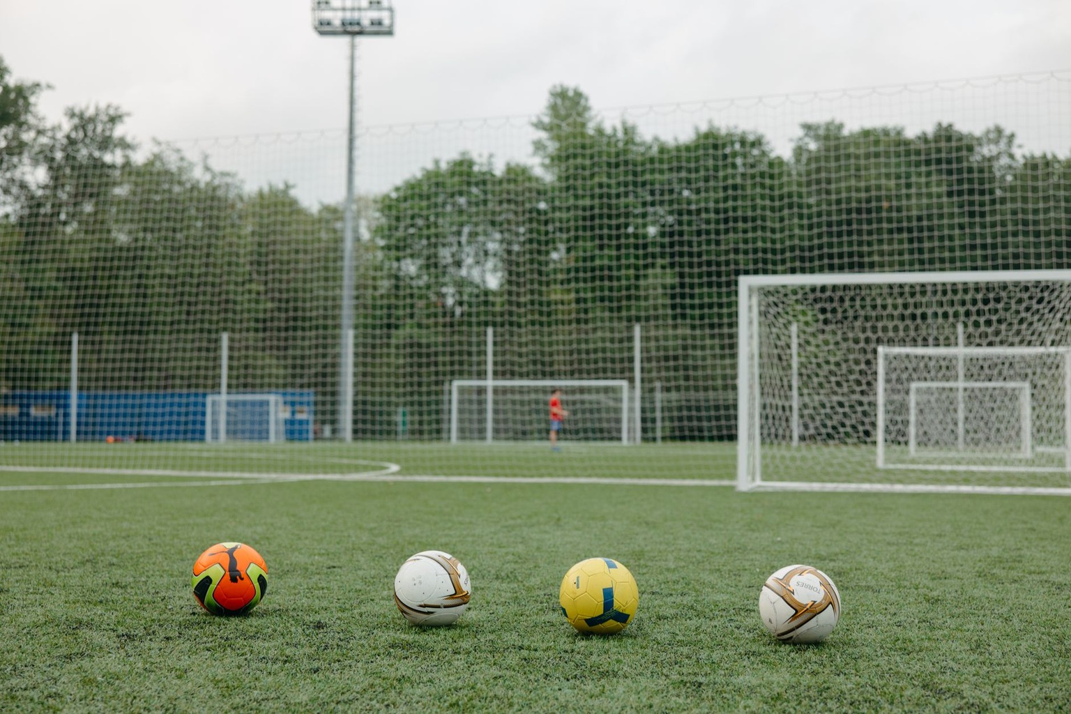 Can Girls Play Football? Breaking Barriers in the Sport — Developing Skills and Techniques for Long-Term Growth Can Girls Play Football? Breaking Barriers in the Sport — Developing Skills and Techniques for Long-Term Growth