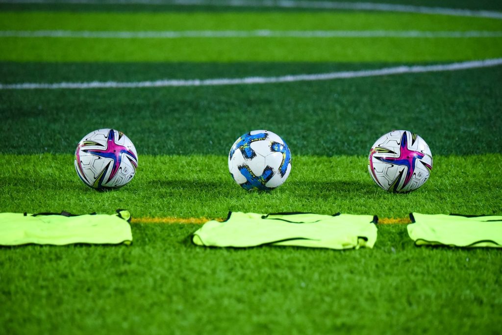 Following swedish football alongside international competitions
